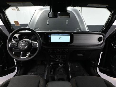 Used 2024 Jeep Wrangler Sahara image 23
