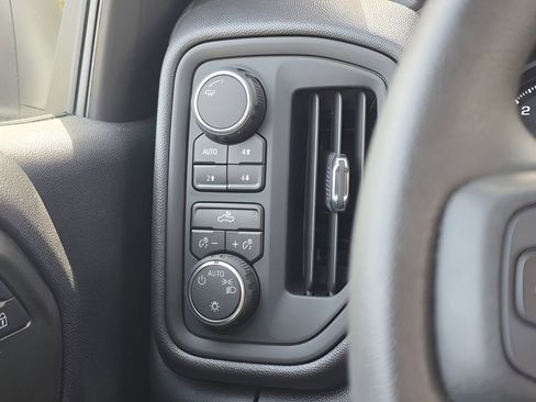 Used 2025 Chevrolet Silverado 1500 W/T w/ WT Value Package image 17