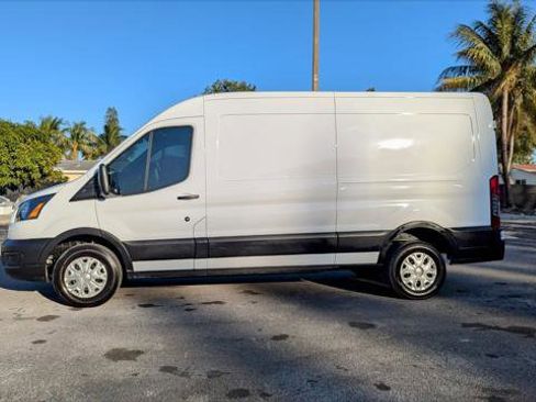 Used 2023 Ford E-Transit Medium Roof image 3