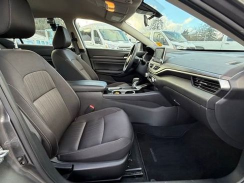 Used 2024 Nissan Altima 2.5 SV image 15