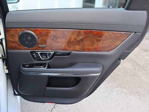 Used 2018 Jaguar XJ R-Sport image 49