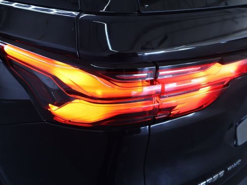 Used 2022 Chevrolet Traverse LS image 28