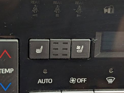 Used 2019 Toyota Avalon Limited image 28