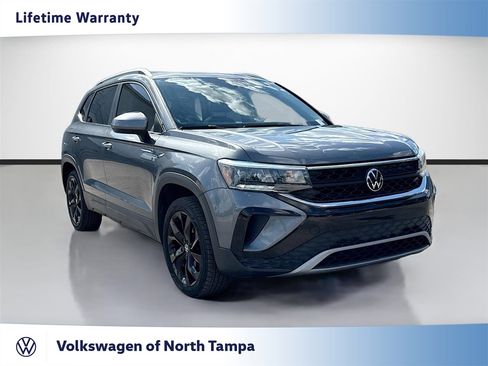 Used 2023 Volkswagen Taos SE w/ Panoramic Sunroof Package FWD image 1