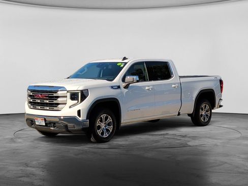 Used 2023 GMC Sierra 1500 SLE w/ X31 Off-Road Package AWD/4WD image 3