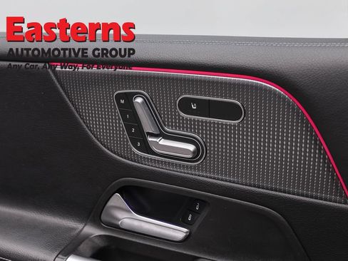 Used 2022 Mercedes-Benz GLB 250 4MATIC w/ Premium Package Lite image 21