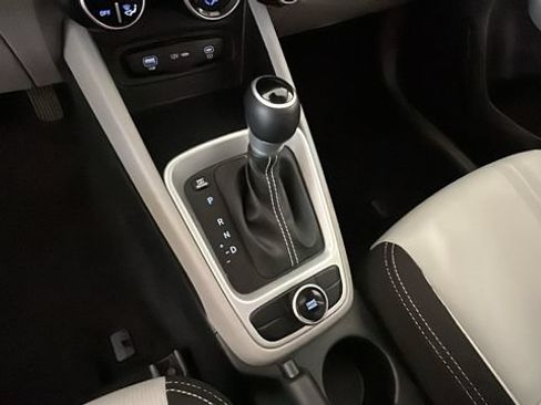 Used 2023 Hyundai Venue SEL FWD image 20