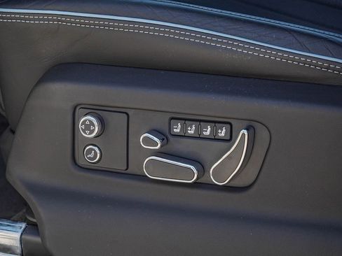 Used 2023 Bentley Bentayga AWD/4WD image 36