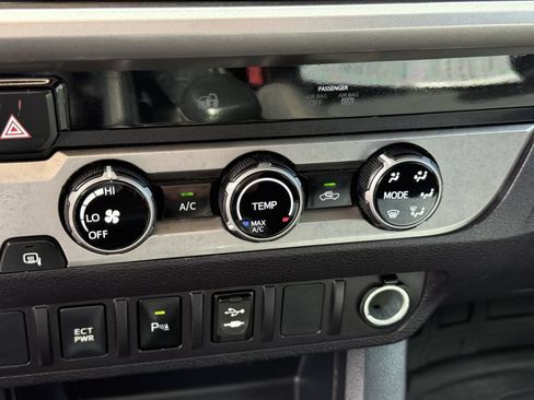 Used 2017 Toyota Tacoma SR5 RWD image 27