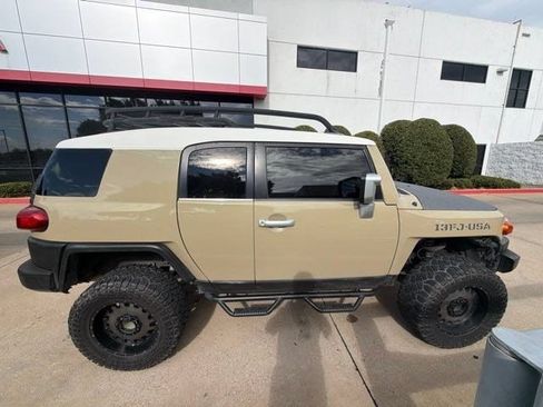 Used 2013 Toyota FJ Cruiser 4WD w/ Upgrade Pkg image 4