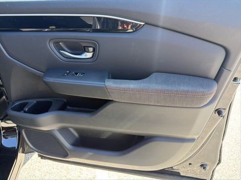 Used 2025 Honda Pilot Sport image 8