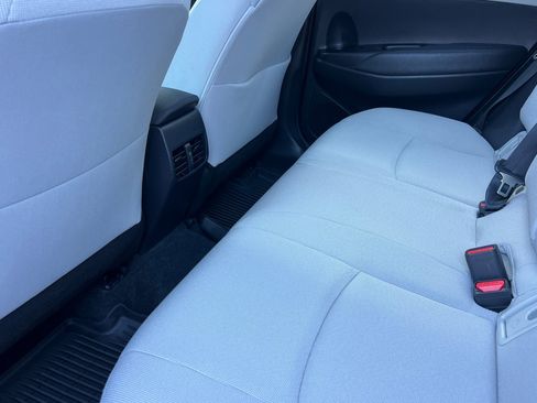 Used 2024 Toyota Corolla Cross L image 12