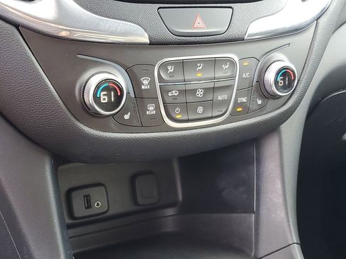 Used 2018 Chevrolet Equinox LT AWD/4WD image 18