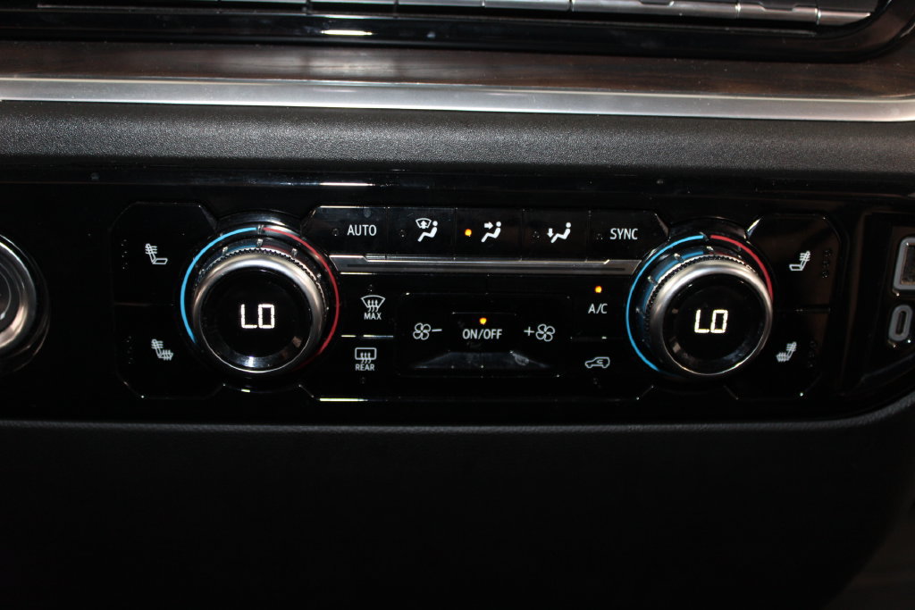 Used 2024 GMC Sierra 1500 SLT AWD/4WD image 46