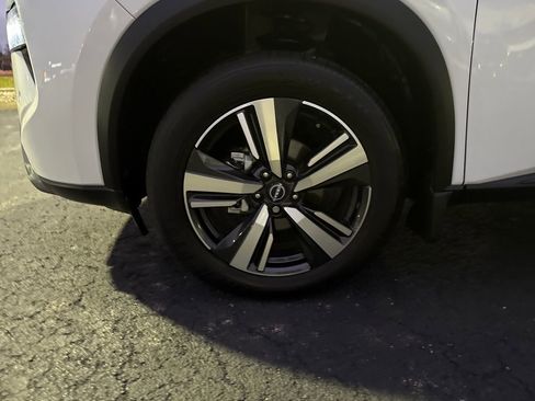 Used 2025 Nissan Rogue SL w/ SL Premium Package image 32