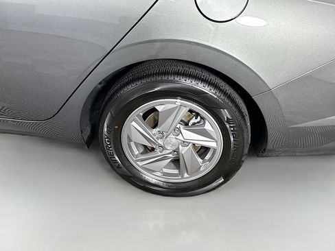 Certified 2025 Hyundai Elantra SE FWD image 33