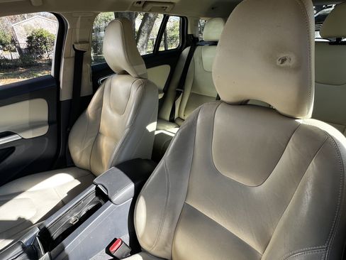 Used 2016 Volvo V60 T5 Premier w/ Convenience Package image 18