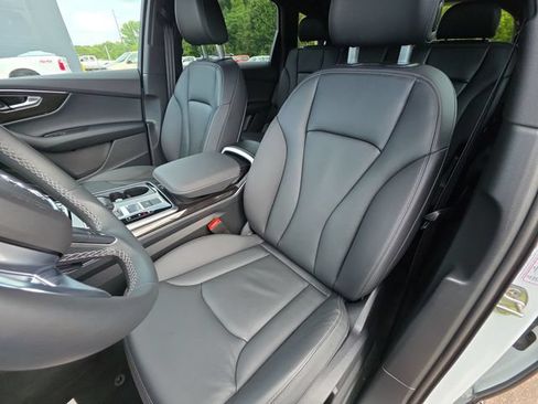 Used 2025 Audi Q7 2.0T Premium w/ Convenience Plus Package AWD/4WD image 11