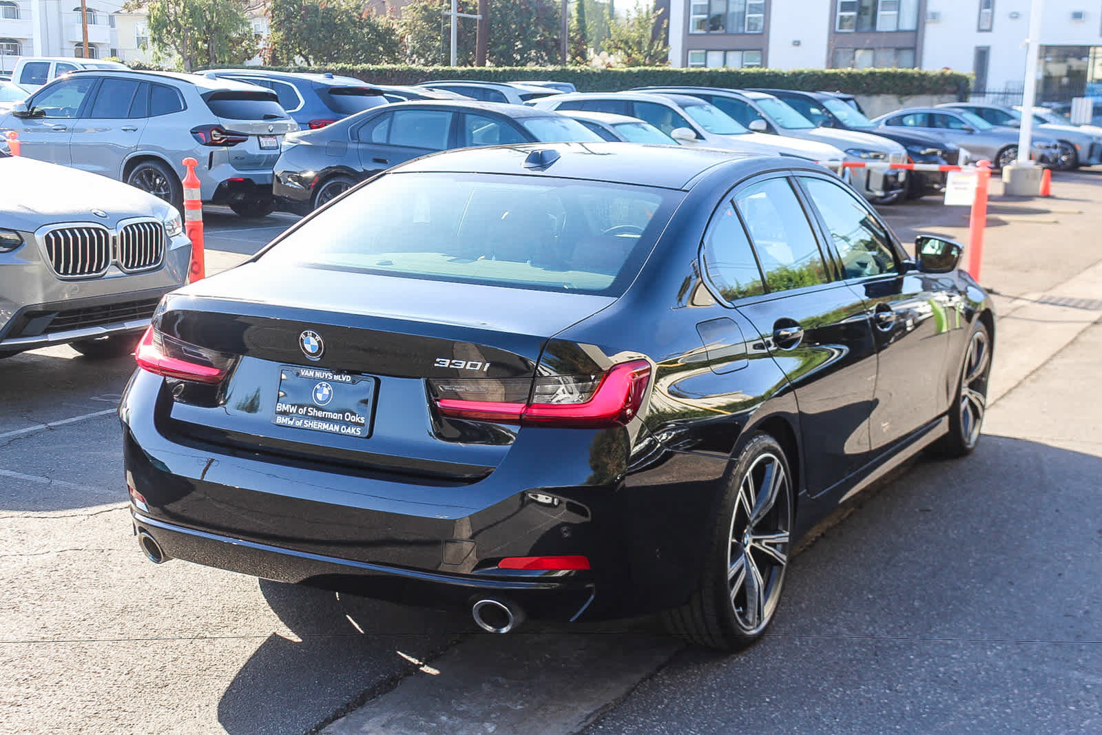 Used 2023 BMW 330i Sedan w/ Parking Assistance Package RWD image 7
