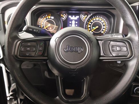 Used 2024 Jeep Gladiator Sport image 3