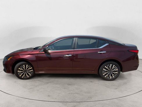 Used 2025 Nissan Altima 2.5 SV AWD/4WD image 4