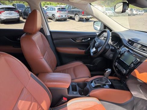 Used 2018 Nissan Rogue SL w/ Premium Package AWD/4WD image 18