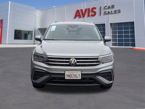Used 2024 Volkswagen Tiguan SE image 2