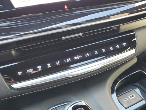 Used 2022 Cadillac Escalade Sport w/ Touring Package AWD/4WD image 13