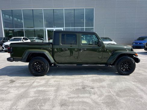 Used 2021 Jeep Gladiator Sport AWD/4WD image 4