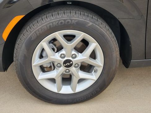 Certified 2025 Kia Soul LX w/ LX Technology Package FWD image 12