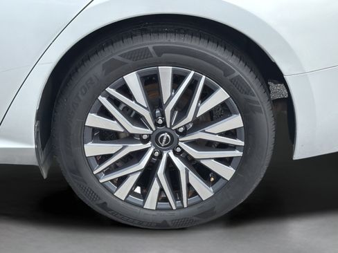 Used 2023 Nissan Altima 2.5 SV FWD image 13