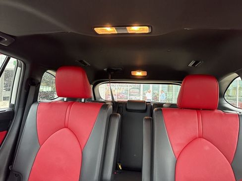 Used 2024 Toyota Highlander XSE FWD image 5