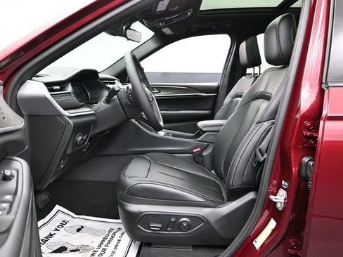 New 2026 Jeep Grand Cherokee Limited image 17