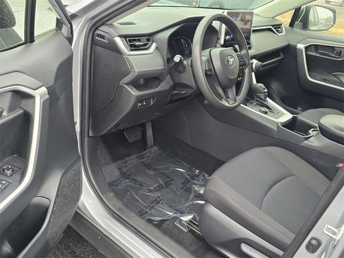 Used 2023 Toyota RAV4 LE image 9
