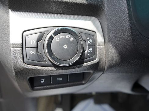 Used 2015 Ford Explorer XLT w/ Equipment Group 202A AWD/4WD image 12