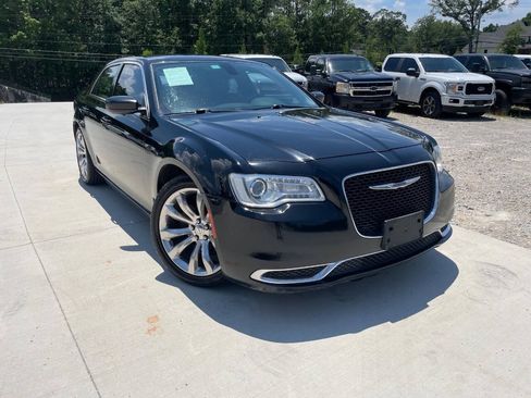 Used 2017 Chrysler 300 Limited RWD image 1