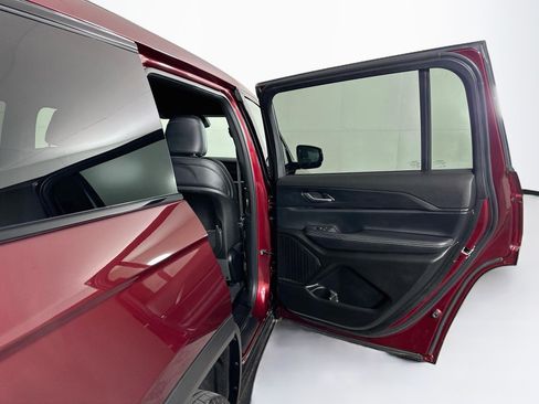 Used 2025 Jeep Grand Cherokee L Laredo RWD image 32