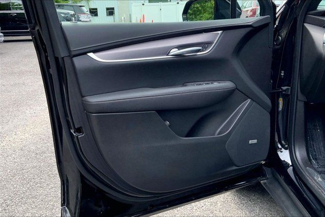 Used 2025 Cadillac XT5 Luxury w/ LPO, Floor Liner Package AWD/4WD image 23