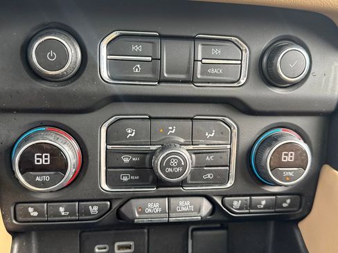 Used 2021 Chevrolet Suburban Premier w/ Premium Package image 25