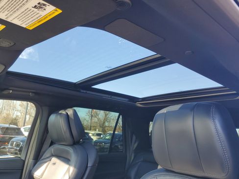 Certified 2025 Lincoln Navigator Reserve w/ Jet Appearance Package image 11