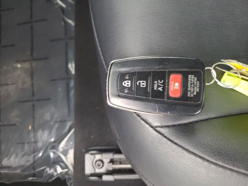 Used 2019 Toyota Prius Prime Advanced image 28