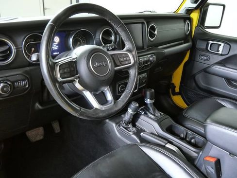 Used 2019 Jeep Wrangler Unlimited Sahara w/ Uconnect 4C Nav & Sound Group AWD/4WD image 3
