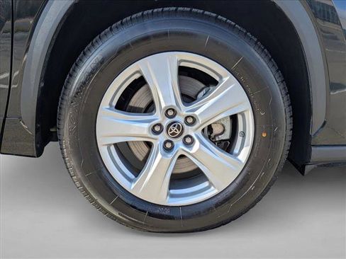 Used 2023 Toyota Highlander XLE image 26