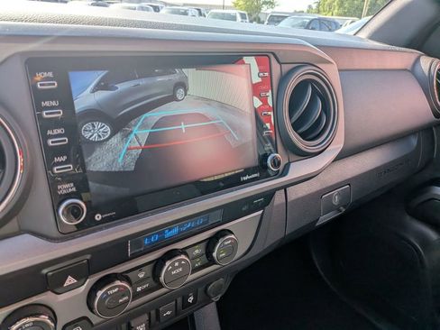 Used 2023 Toyota Tacoma TRD Sport w/ Technology Package image 19