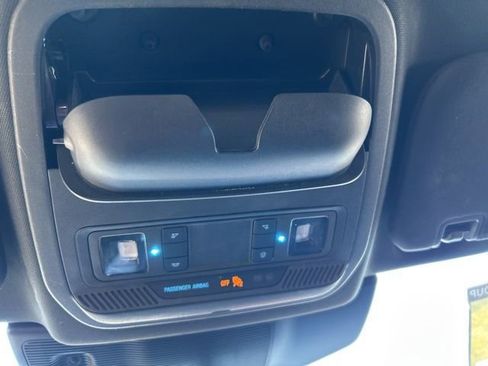 Used 2020 Ford Explorer XLT image 29