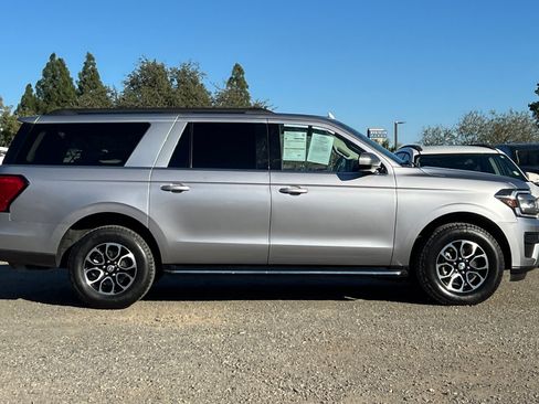 Certified 2022 Ford Expedition Max XLT image 3