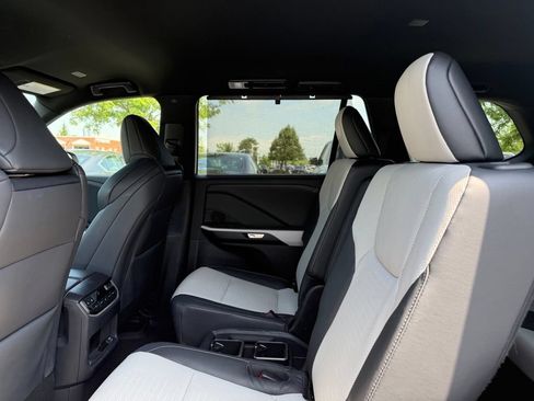 Used 2026 Lexus TX 500h AWD w/ Technology Package image 17