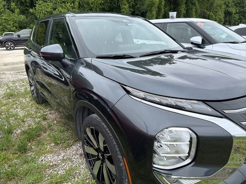 Used 2025 Mitsubishi Outlander SE FWD image 8