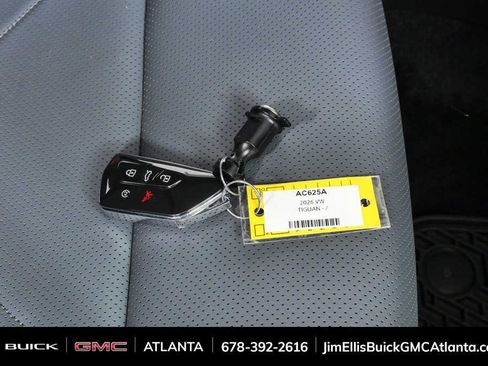Used 2026 Volkswagen Tiguan SE R-Line FWD image 38