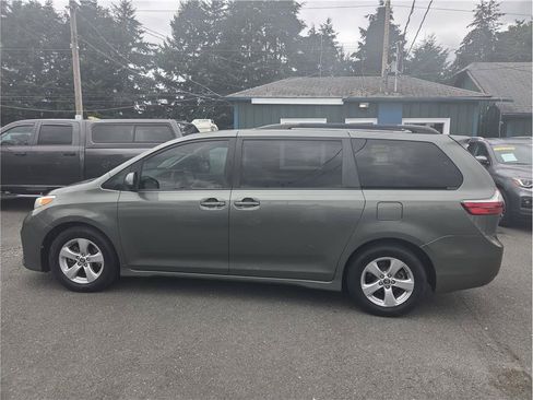 Used 2020 Toyota Sienna LE FWD image 7